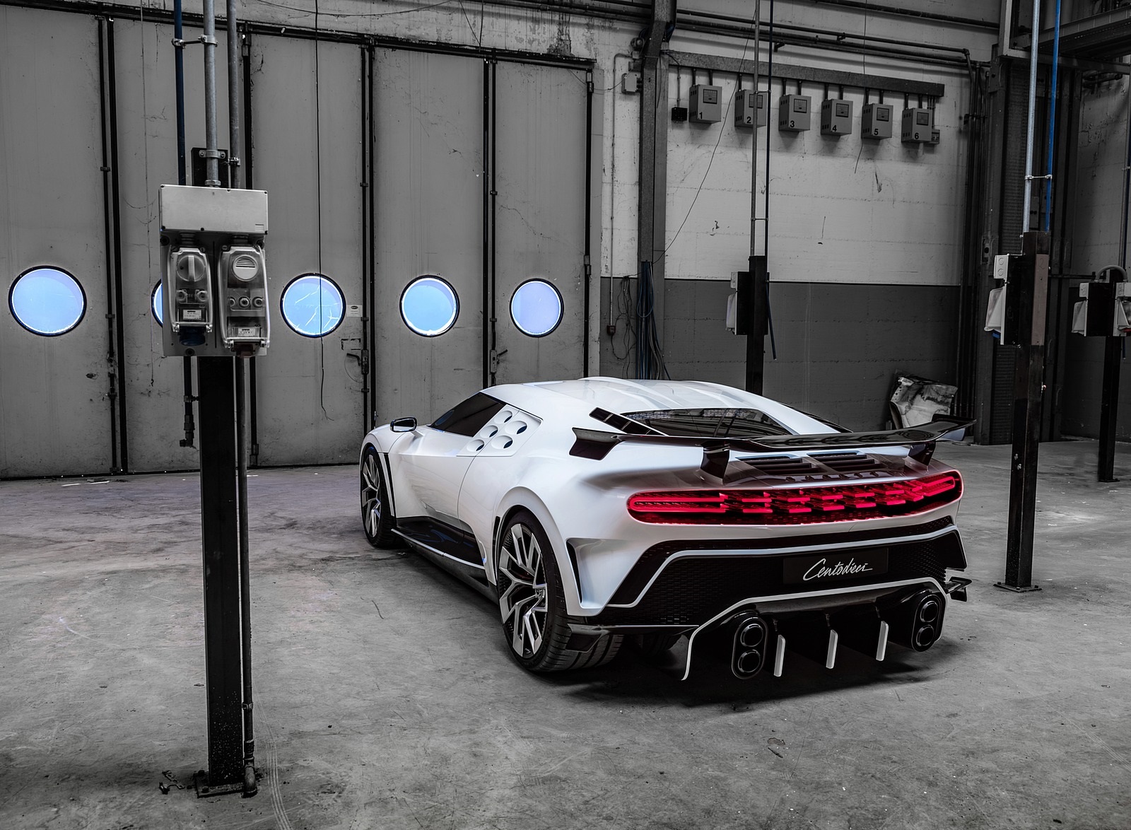 2020 Bugatti Centodieci Rear Three-Quarter Wallpapers (3)