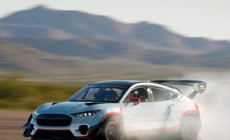 2020 Ford Mustang Mach-E 1400 Concept Front Three-Quarter Wallpapers 450x275 (3)