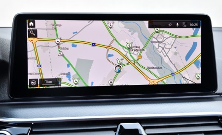 2021 BMW 545e xDrive Central Console Wallpapers  450x275 (85)