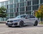 2021 BMW 545e xDrive Front Three-Quarter Wallpapers  150x120 (41)