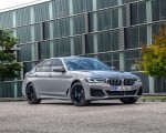 2021 BMW 545e xDrive Front Three-Quarter Wallpapers  150x120 (43)