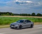 2021 BMW 545e xDrive Front Three-Quarter Wallpapers  150x120 (27)