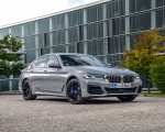 2021 BMW 545e xDrive Front Three-Quarter Wallpapers  150x120 (44)