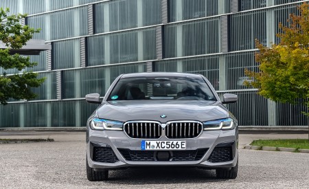 2021 BMW 545e xDrive Front Wallpapers  450x275 (51)