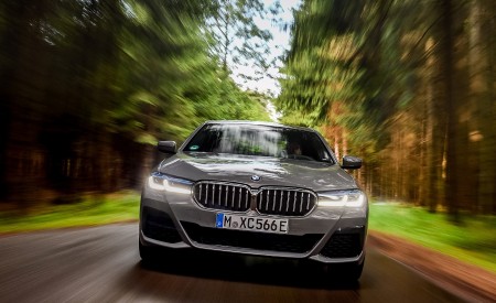 2021 BMW 545e xDrive Front Wallpapers  450x275 (36)