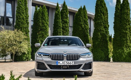 2021 BMW 545e xDrive Front Wallpapers 450x275 (52)