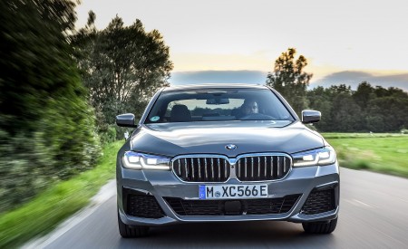 2021 BMW 545e xDrive Front Wallpapers 450x275 (21)