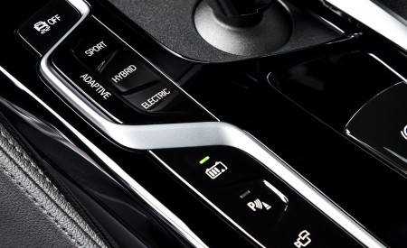 2021 BMW 545e xDrive Interior Detail Wallpapers 450x275 (87)