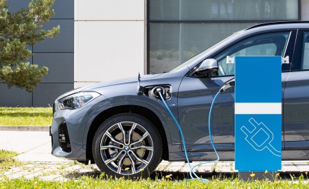 2021 BMW X1 xDrive25e Charging Wallpapers  450x275 (30)