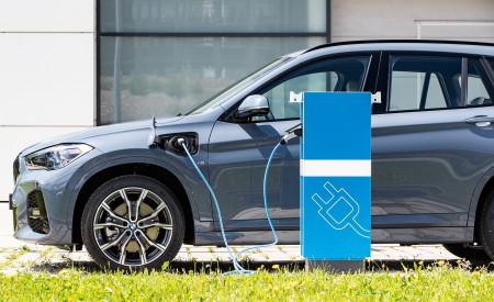 2021 BMW X1 xDrive25e Charging Wallpapers 450x275 (31)