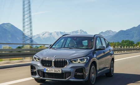 2021 BMW X1 xDrive25e Front Three-Quarter Wallpapers  450x275 (8)