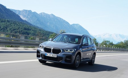 2021 BMW X1 xDrive25e Front Three-Quarter Wallpapers 450x275 (9)