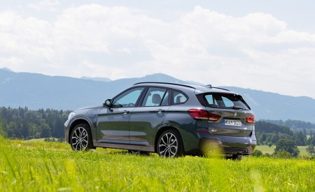 2021 BMW X1 xDrive25e Rear Three-Quarter Wallpapers  450x275 (27)