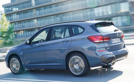 2021 BMW X1 xDrive25e Rear Three-Quarter Wallpapers  450x275 (15)