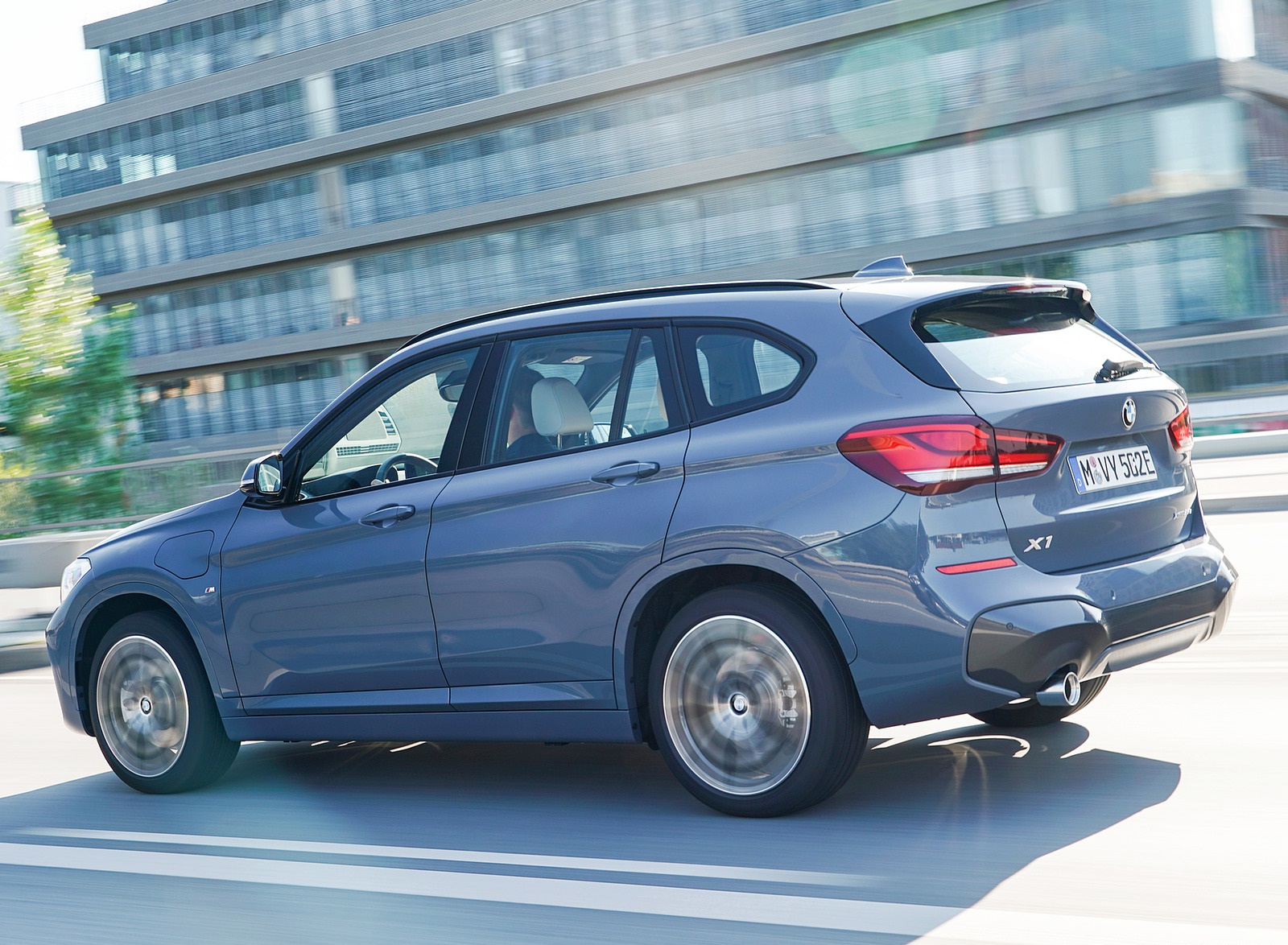 2021 BMW X1 xDrive25e Rear Three-Quarter Wallpapers  (15)