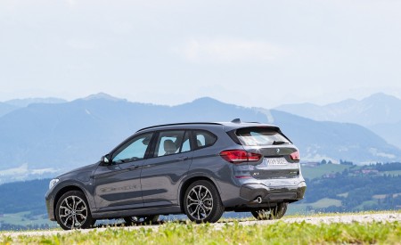 2021 BMW X1 xDrive25e Rear Three-Quarter Wallpapers  450x275 (28)