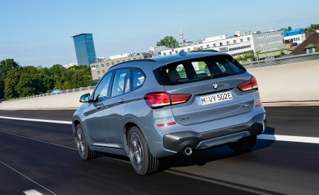 2021 BMW X1 xDrive25e Rear Three-Quarter Wallpapers  450x275 (17)