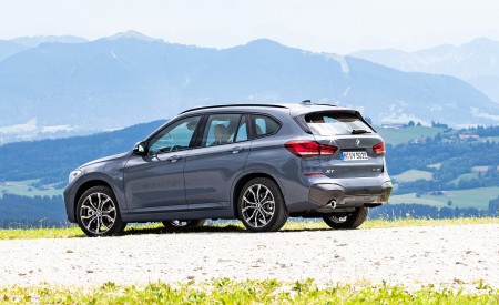 2021 BMW X1 xDrive25e Rear Three-Quarter Wallpapers 450x275 (29)