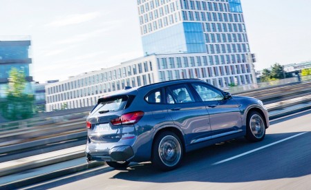 2021 BMW X1 xDrive25e Rear Three-Quarter Wallpapers 450x275 (19)