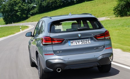 2021 BMW X1 xDrive25e Rear Wallpapers 450x275 (12)
