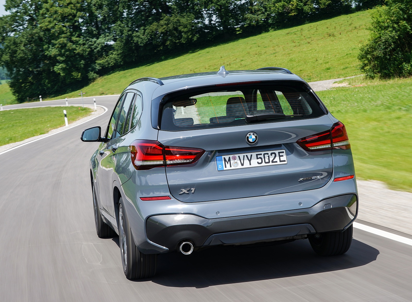 2021 BMW X1 xDrive25e Rear Wallpapers (12)