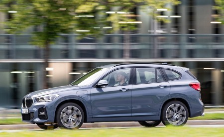 2021 BMW X1 xDrive25e Side Wallpapers 450x275 (22)