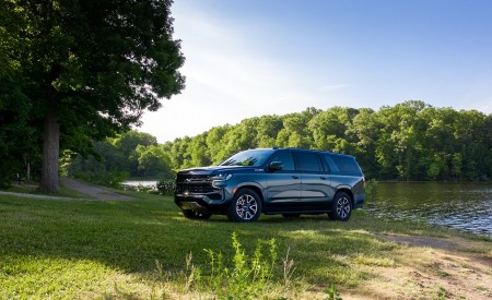 2021 Chevrolet Suburban Z71 Front Three-Quarter Wallpapers 450x275 (8)