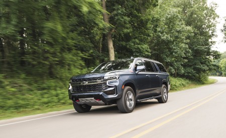 2021 Chevrolet Suburban Z71 Front Three-Quarter Wallpapers 450x275 (4)