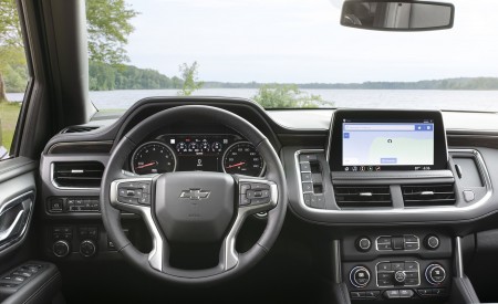 2021 Chevrolet Suburban Z71 Interior Wallpapers 450x275 (19)