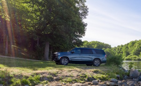 2021 Chevrolet Suburban Z71 Side Wallpapers 450x275 (13)