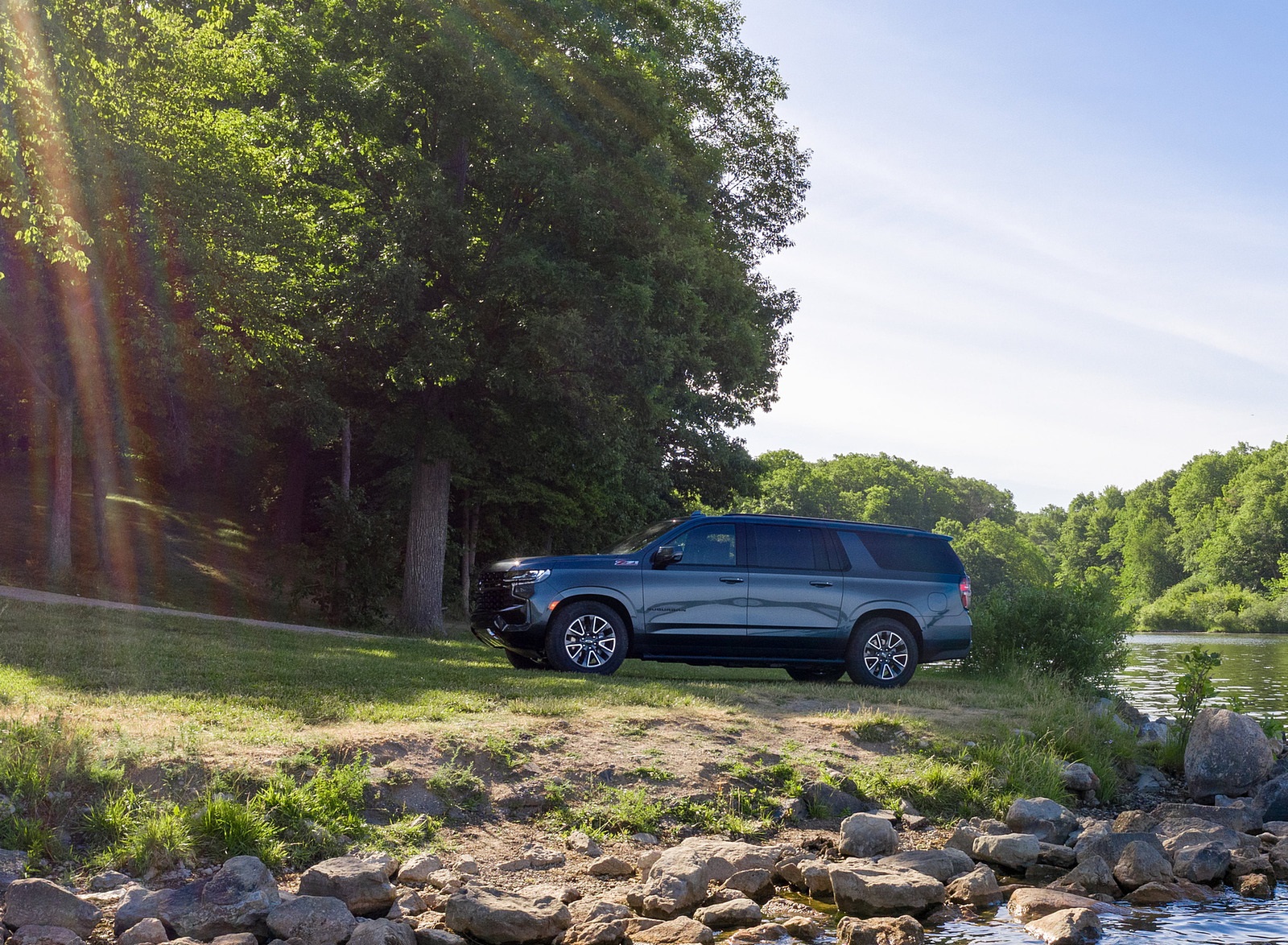 2021 Chevrolet Suburban Z71 Side Wallpapers (13)