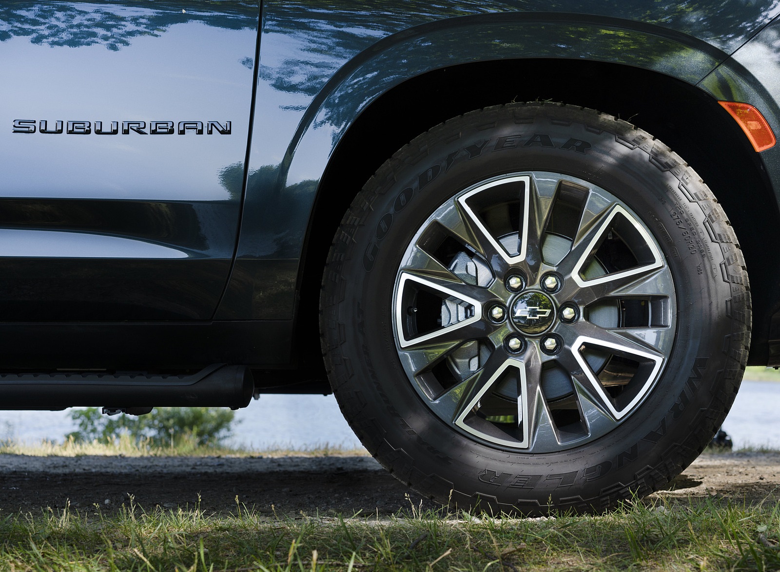 2021 Chevrolet Suburban Z71 Wheel Wallpapers (15)