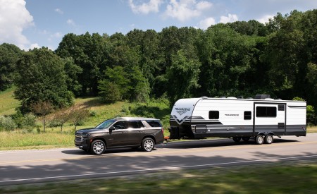 2021 Chevrolet Tahoe High Country Front Three-Quarter Wallpapers 450x275 (2)