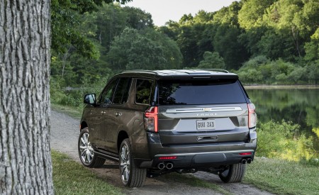 2021 Chevrolet Tahoe High Country Rear Three-Quarter Wallpapers 450x275 (10)