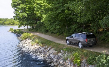 2021 Chevrolet Tahoe High Country Rear Three-Quarter Wallpapers 450x275 (11)