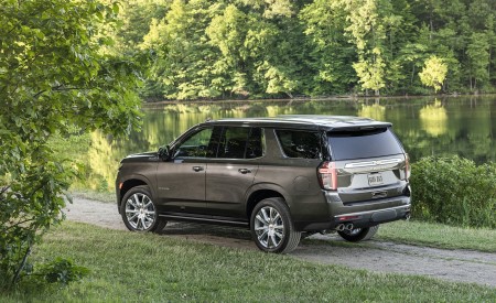 2021 Chevrolet Tahoe High Country Rear Three-Quarter Wallpapers 450x275 (12)