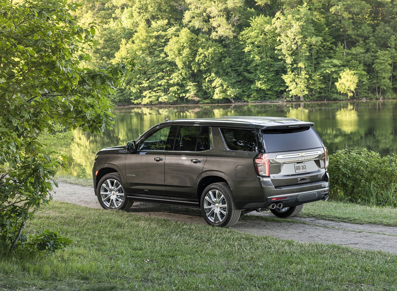 2021 Chevrolet Tahoe High Country Rear Three-Quarter Wallpapers (12)