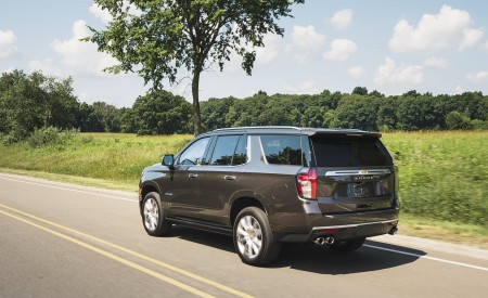 2021 Chevrolet Tahoe High Country Rear Three-Quarter Wallpapers 450x275 (6)