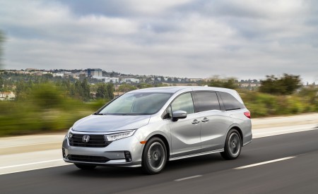 2021 Honda Odyssey Front Three-Quarter Wallpapers 450x275 (12)
