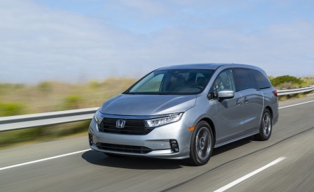 2021 Honda Odyssey Front Three-Quarter Wallpapers 450x275 (8)