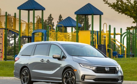 2021 Honda Odyssey Front Three-Quarter Wallpapers 450x275 (37)