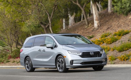 2021 Honda Odyssey Front Three-Quarter Wallpapers 450x275 (13)