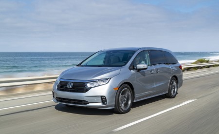 2021 Honda Odyssey Front Three-Quarter Wallpapers 450x275 (9)