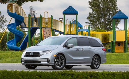 2021 Honda Odyssey Front Three-Quarter Wallpapers 450x275 (38)