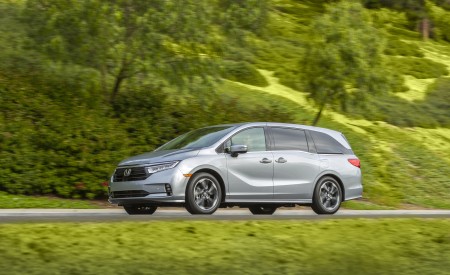 2021 Honda Odyssey Front Three-Quarter Wallpapers 450x275 (14)
