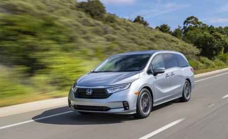 2021 Honda Odyssey Front Three-Quarter Wallpapers 450x275 (4)