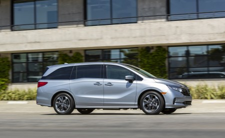 2021 Honda Odyssey Front Three-Quarter Wallpapers 450x275 (11)