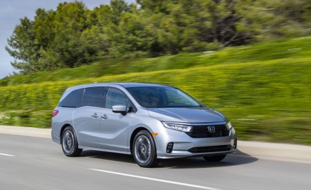 2021 Honda Odyssey Front Three-Quarter Wallpapers 450x275 (5)