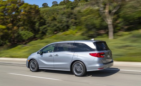 2021 Honda Odyssey Rear Three-Quarter Wallpapers 450x275 (7)