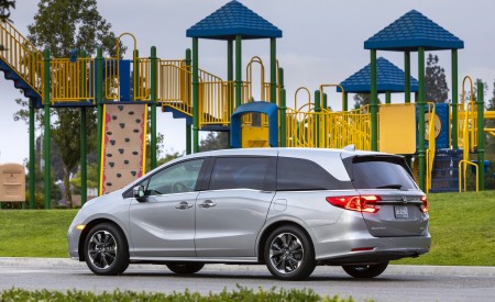 2021 Honda Odyssey Rear Three-Quarter Wallpapers 450x275 (39)